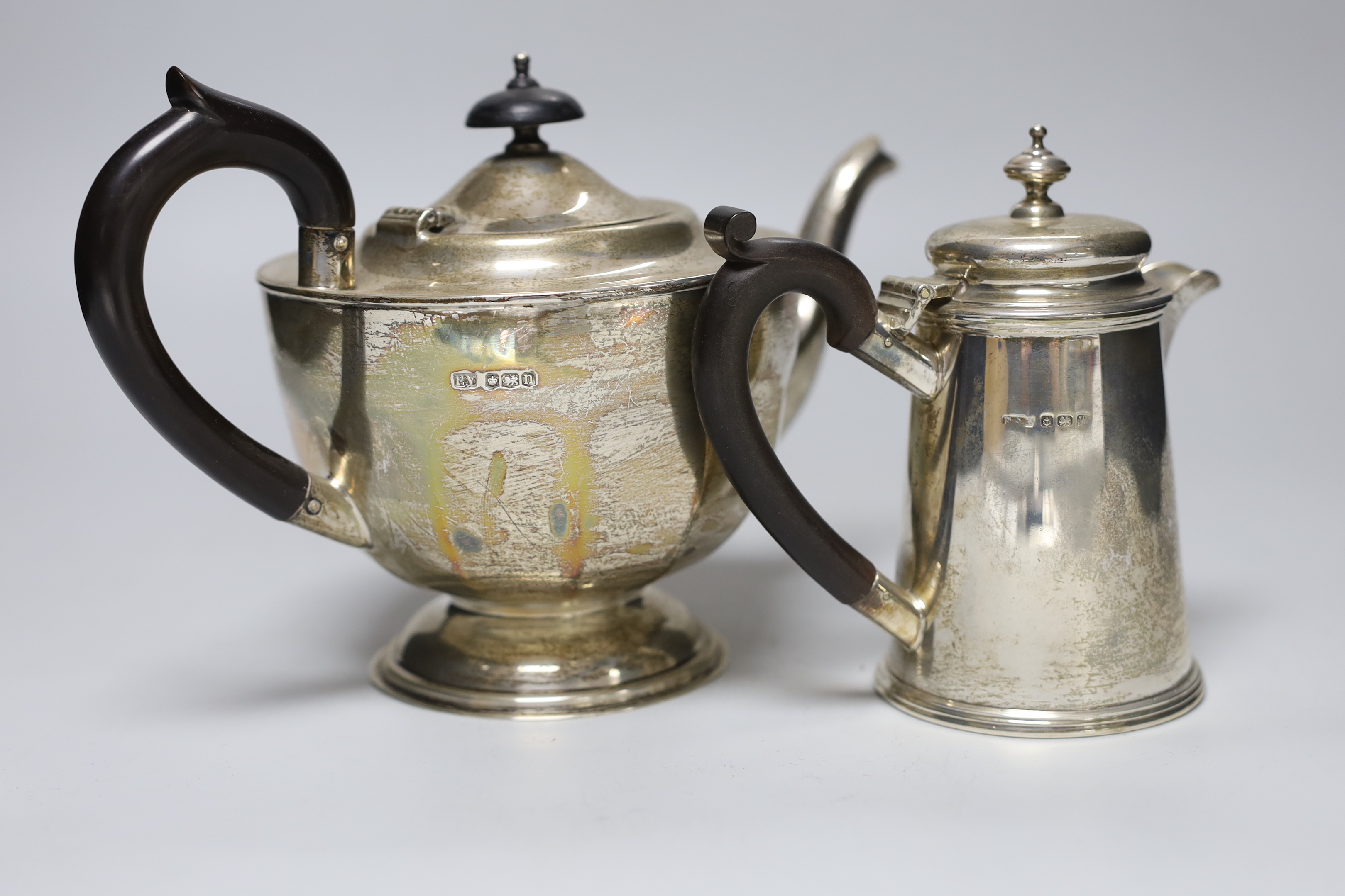 A mixed collection of silver items to include a George V teapot by Viners Ltd, a hot water pot, Victorian cream jug. christening mug, napkin rings and cased sets of teaspoons and pastry forks.